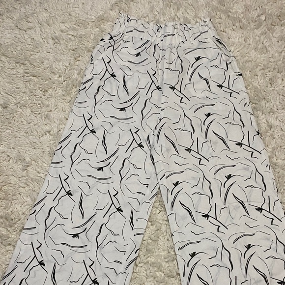 Little Lies Pants - Little lies size small womens Abstract Black and White  flare bottom Pants NWOT